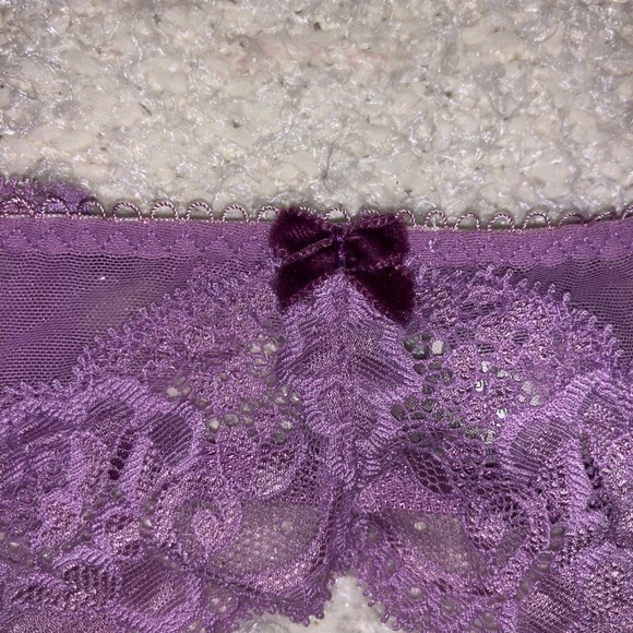 Victoria’s Secret Garter Belt - Picture 2 of 5